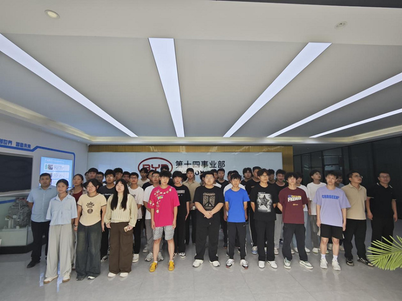 引領(lǐng)未來，驅(qū)動夢想——汽車工程學(xué)院2024級新生比亞迪參觀體驗活動紀實與策劃